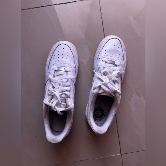 Nike Air Force 1 Low LE Triple White GS (DH2920-111) Grade School Size 4Y-7Y - Picture 14 of 15